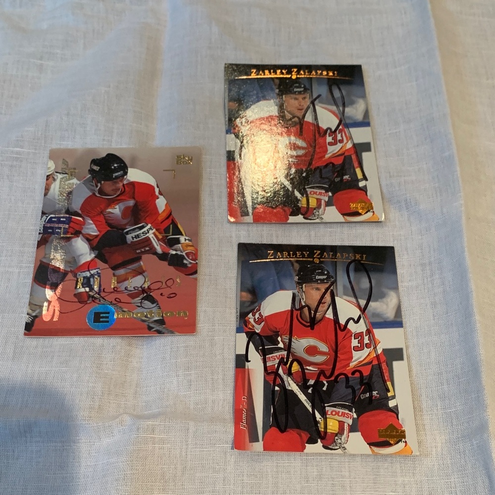 Gary Robert’s & Zarley Zalapski Hockey Trading Cards all signed  Calgary Flames